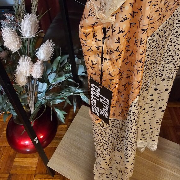 MULTI-FLORAL LACEY DRESS - Picture 4 of 5